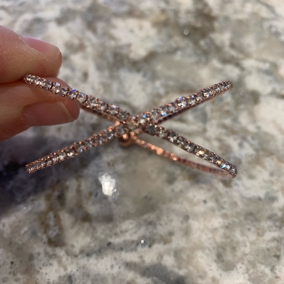 ROSE GOLD CRIS CROSS BRACELET - Picture 7 of 7